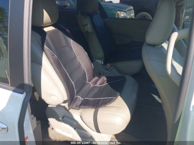5TDYZ3DC5HS798146 Toyota Sienna Xle 8 Passenger