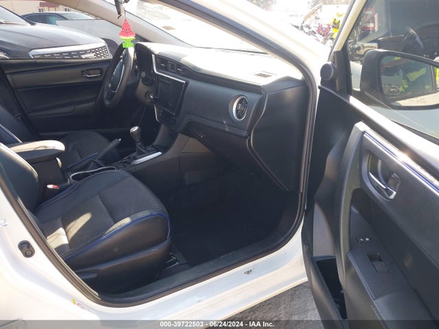Toyota COROLLA SE 2018 5YFBURHE8JP826913 Image 5
