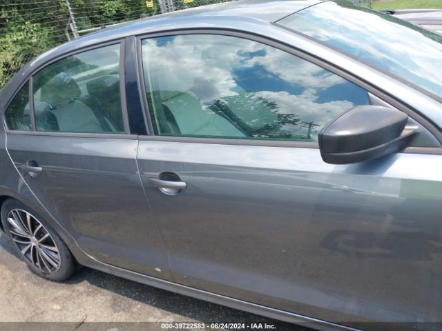 3VWD17AJ7GM395667 Volkswagen Jetta 1.8t Sport