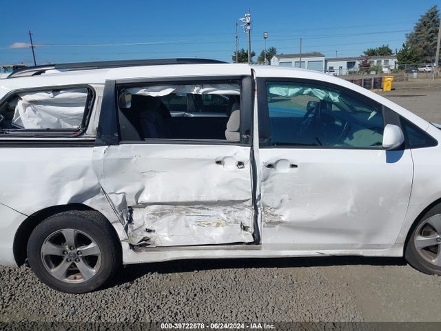 Toyota Sienna Le 8 Passenger 2018 5TDKZ3DC1JS906192 Image 13