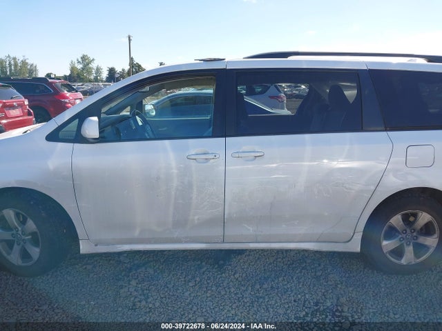 Toyota Sienna Le 8 Passenger 2018 5TDKZ3DC1JS906192 Image 14
