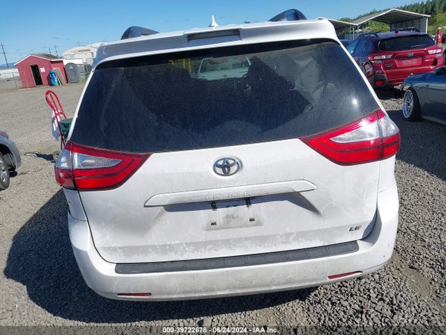 Toyota Sienna Le 8 Passenger 2018 5TDKZ3DC1JS906192 Image 16