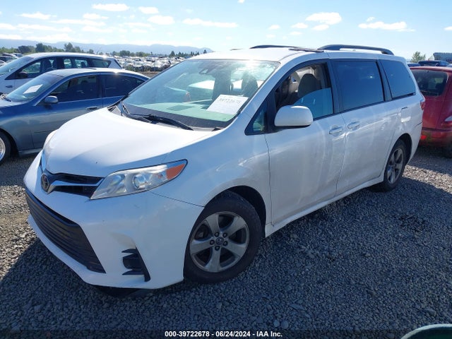 Toyota Sienna Le 8 Passenger 2018 5TDKZ3DC1JS906192 Image 2