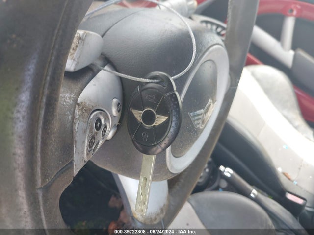 2005 MINI COOPER S WMWRH33435TK55020 Photo 10