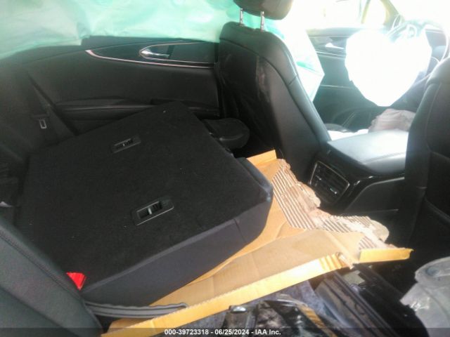 2LMPJ8J95PBL04148 Lincoln Nautilus Standard