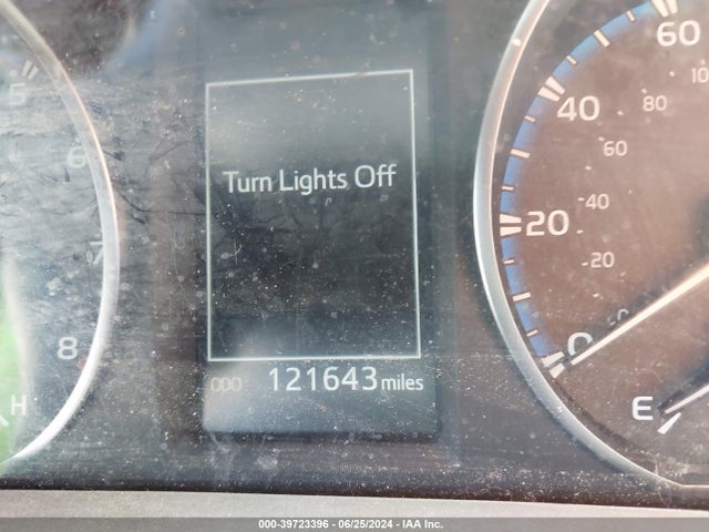 Toyota RAV4 LE 2018 JTMZFREV3JJ198423 Image 16