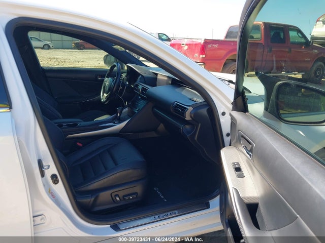 Lexus IS 300 2017 JTHCM1D27H5016969 Image 5