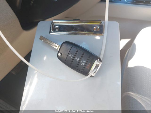 KNDMB5C15G6179771 KIA SEDONA LX