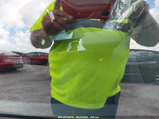2024 Tesla Model 3 Rear-wheel Drive მანქანა იყიდება აუქციონზე, vin: 5YJ3E1EA0RF755153, აუქციონის ნომერი: 39723818