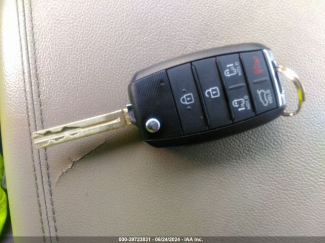 KNDMB5C10K6559352 KIA SEDONA LX