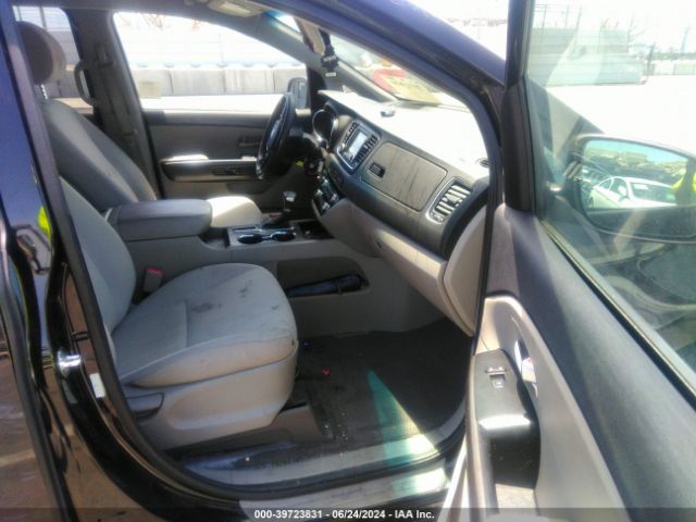 KNDMB5C10K6559352 KIA SEDONA LX