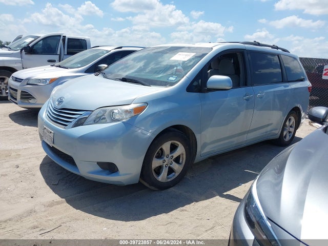 Toyota Sienna Le 8 Passenger 2015 5TDKK3DC9FS539974 Image 2