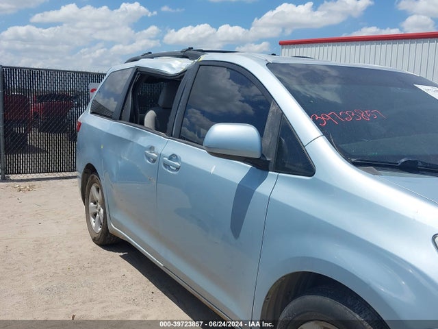 Toyota Sienna Le 8 Passenger 2015 5TDKK3DC9FS539974 Image 6