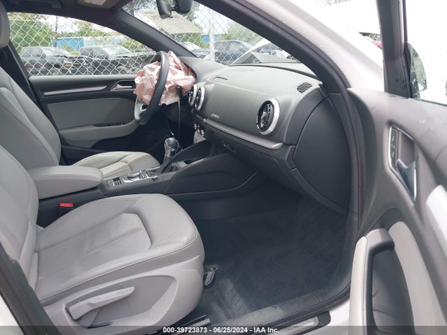 WAUBEGFF5KA099861 Audi A3 45 Premium