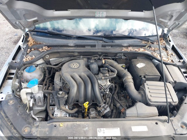 3VW2K7AJ1EM225905 Volkswagen Jetta 2.0l S