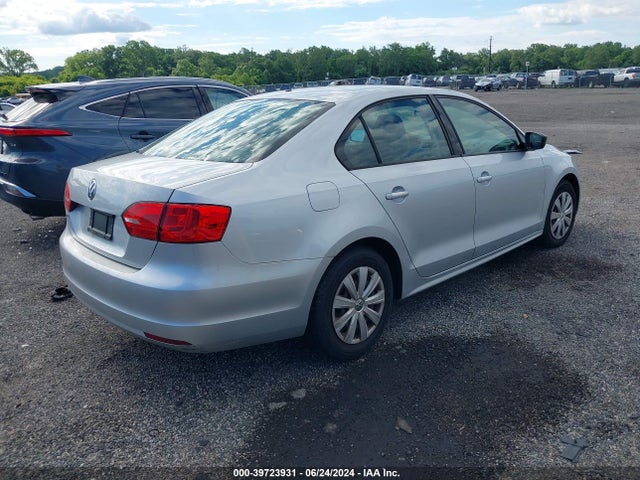 3VW2K7AJ1EM225905 Volkswagen Jetta 2.0l S