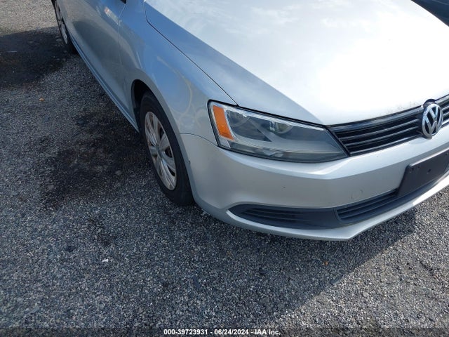 3VW2K7AJ1EM225905 Volkswagen Jetta 2.0l S