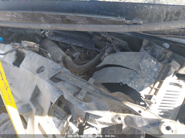 JTMZFREV9JJ173185 Toyota RAV4 LE