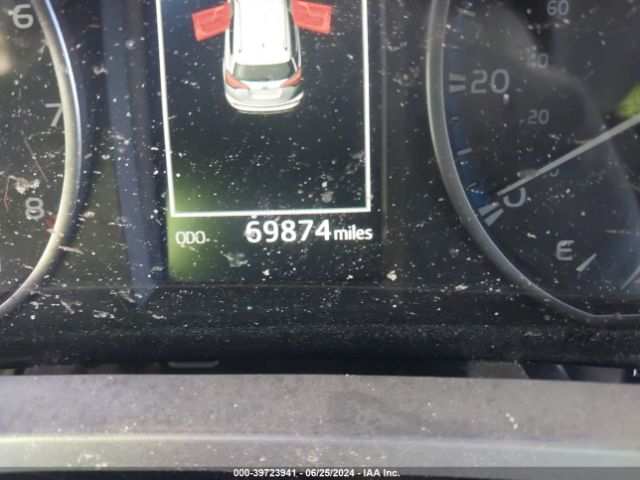 JTMZFREV9JJ173185 Toyota RAV4 LE