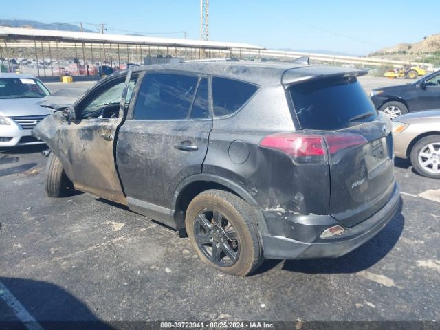 JTMZFREV9JJ173185 Toyota RAV4 LE