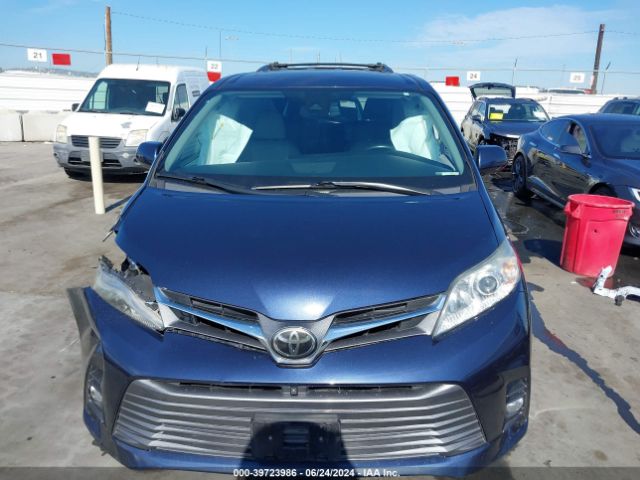 5TDYZ3DC7JS913058 Toyota Sienna Xle 8 Passenger