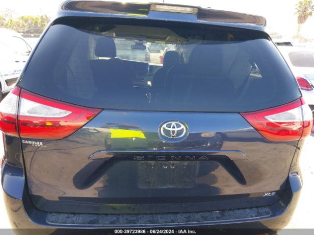 5TDYZ3DC7JS913058 Toyota Sienna Xle 8 Passenger