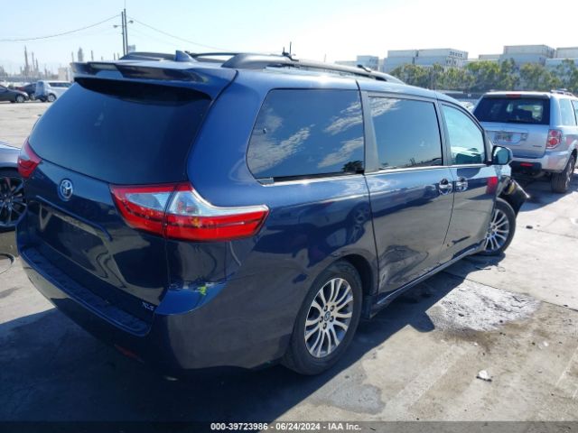 5TDYZ3DC7JS913058 Toyota Sienna Xle 8 Passenger