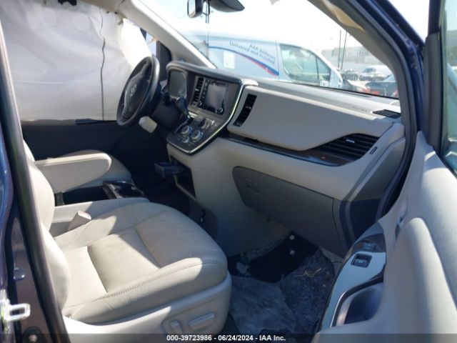 5TDYZ3DC7JS913058 Toyota Sienna Xle 8 Passenger