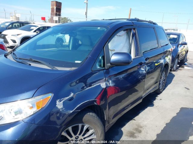 5TDYZ3DC7JS913058 Toyota Sienna Xle 8 Passenger