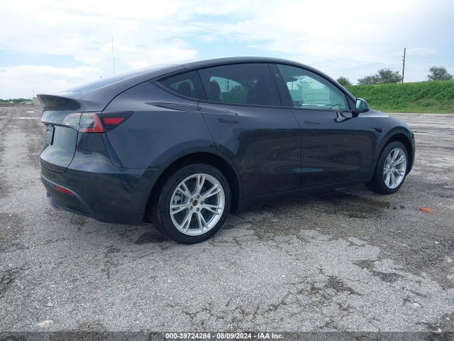 2024 TESLA MODEL Y 7SAYGDED1RF092092 Photo 3