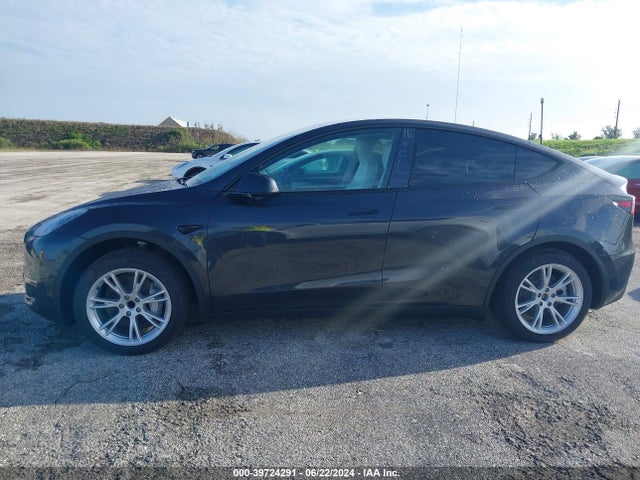 Tesla Model Y Long Range/rwd 2024 7SAYGDED2RF093106 Image 12