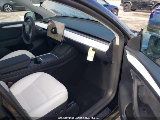 2024 TESLA MODEL Y 7SAYGDED4RF089896 Photo 4