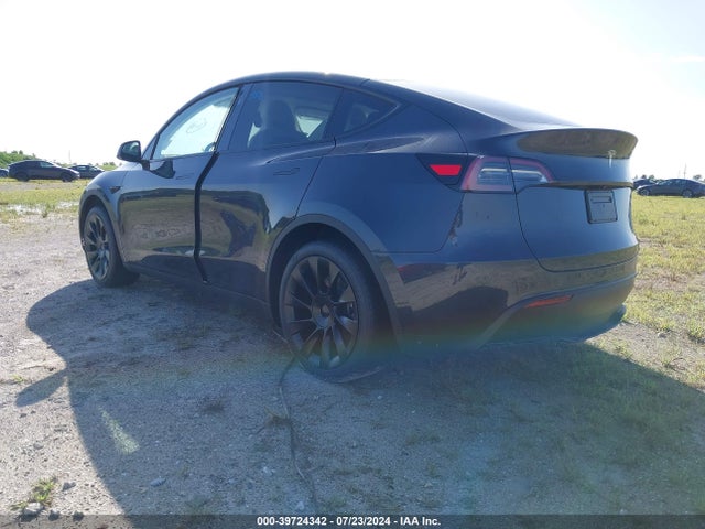 2024 TESLA MODEL Y 7SAYGDED5RF089311 Photo 2