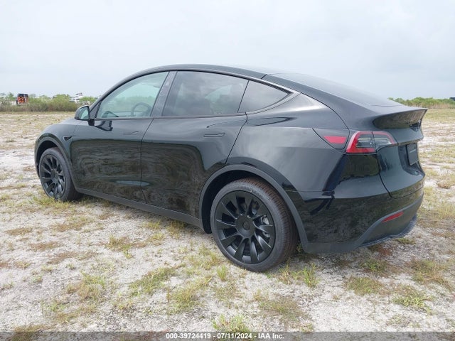 2024 TESLA MODEL Y 7SAYGDED9RF092910 Photo 2