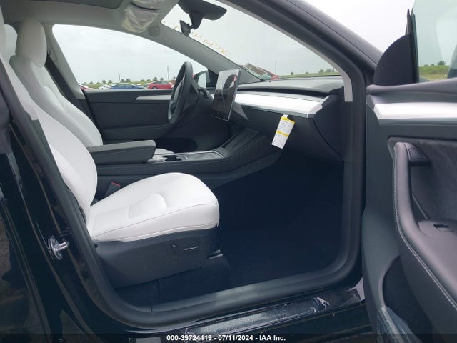 2024 TESLA MODEL Y 7SAYGDED9RF092910 Photo 4