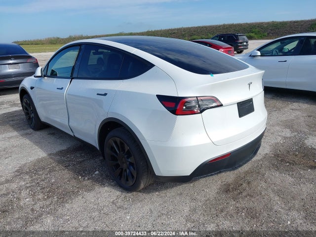 2024 TESLA MODEL Y 7SAYGDED9RF093295 Photo 2