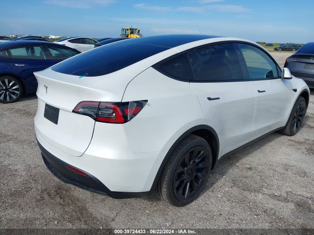 2024 TESLA MODEL Y 7SAYGDED9RF093295 Photo 3