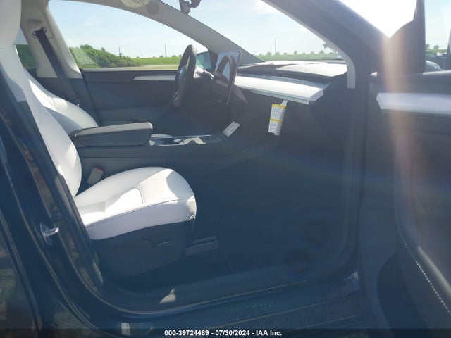 2024 TESLA MODEL Y 7SAYGDEE7RF027398 Photo 4
