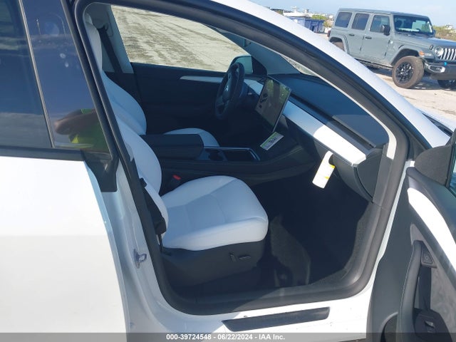 2024 TESLA MODEL Y 7SAYGDEF2RA289139 Photo 4
