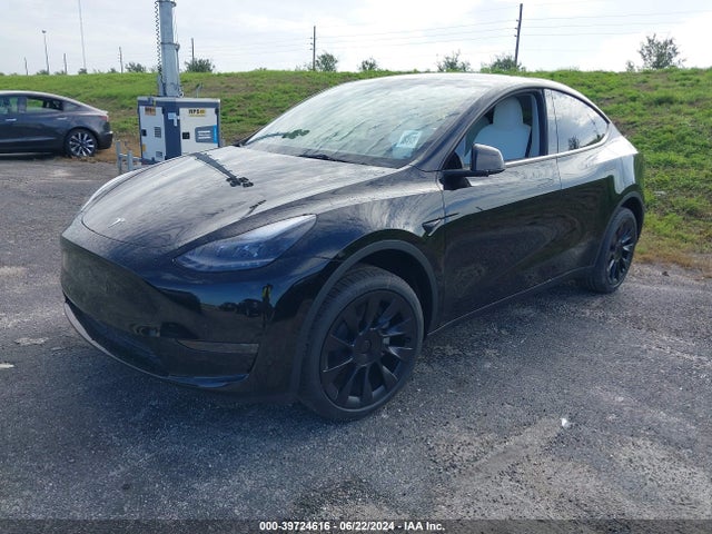 2024 TESLA MODEL Y 7SAYGDED5RF092855 Photo 1