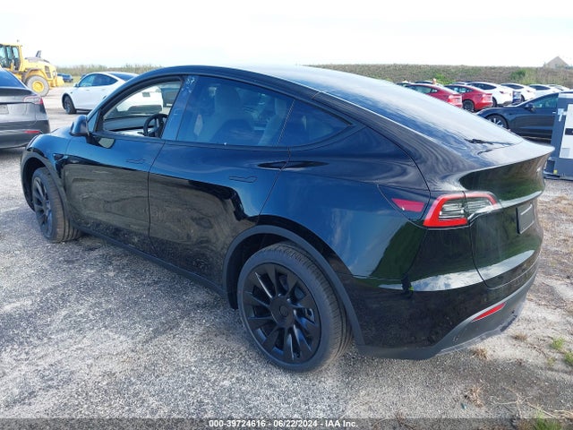 2024 TESLA MODEL Y 7SAYGDED5RF092855 Photo 2