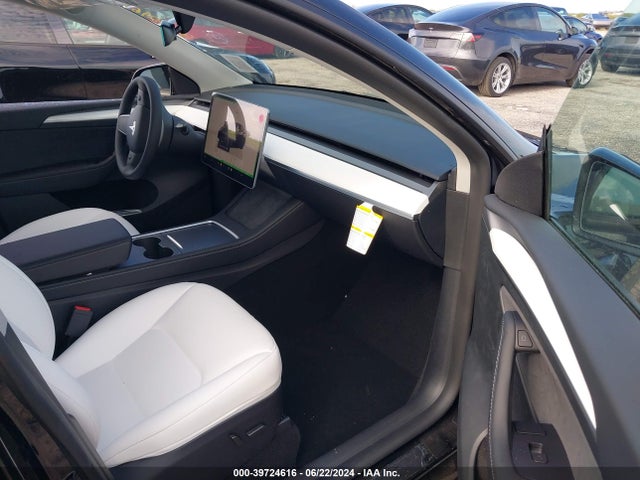 2024 TESLA MODEL Y 7SAYGDED5RF092855 Photo 4
