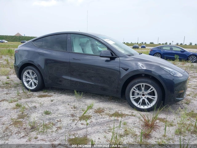 2024 TESLA MODEL Y 7SAYGDED7RF087401 Photo 0