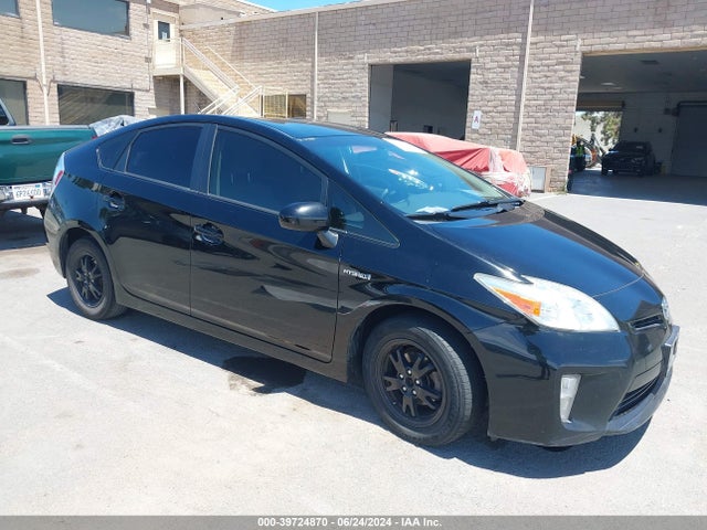 Toyota Prius Two 2015 JTDKN3DU1F2002331 zdjęcie główne