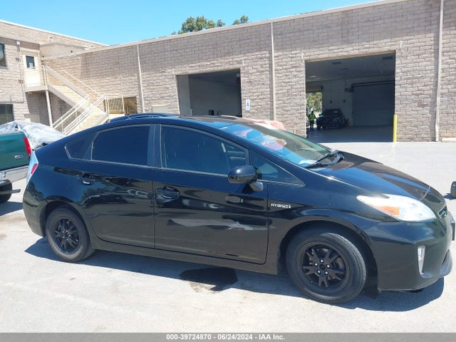 Toyota Prius Two 2015 JTDKN3DU1F2002331 Image 13