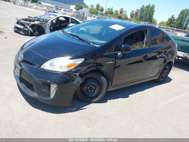 Toyota Prius Two 2015 JTDKN3DU1F2002331 Image 2