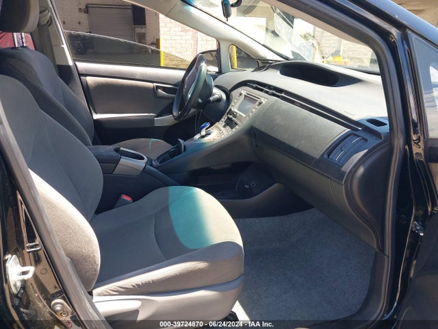 Toyota Prius Two 2015 JTDKN3DU1F2002331 Image 5