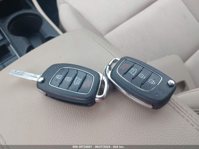 KM8J33A41HU538771 Hyundai TUCSON SE