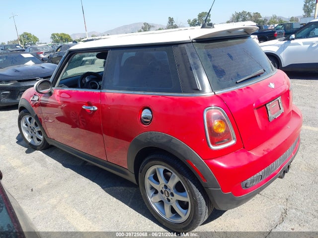 2008 MINI COOPER S WMWMF73528TT93703 Photo 2