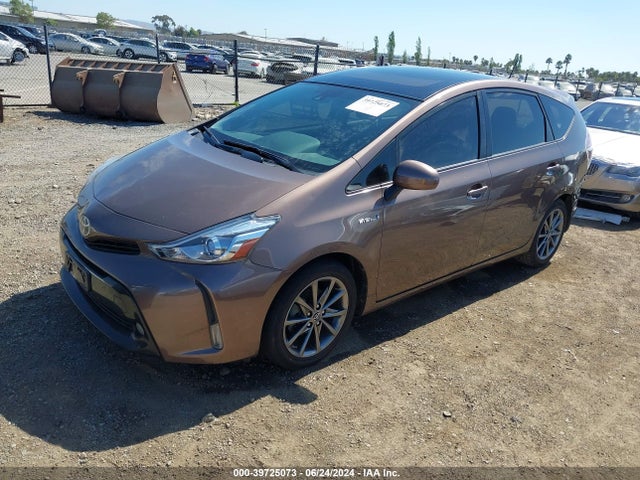 Toyota Prius V Five 2015 JTDZN3EU9FJ033720 Image 2
